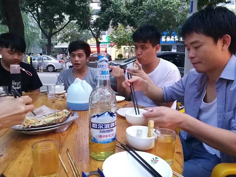 乐用电器团队建设：电商与设计部门夏日聚餐，凝聚力量共创未来-图片4