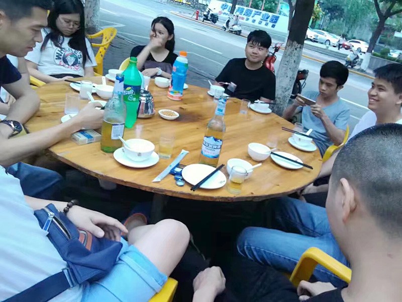 乐用电器团队建设：电商与设计部门夏日聚餐，凝聚力量共创未来-图片3